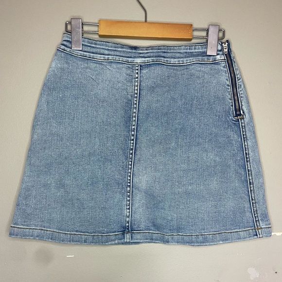 Wilfred Free | Aritzia Blue Light-Wash Donyale Jean Denim Skirt Size 4 - Picture 2 of 6